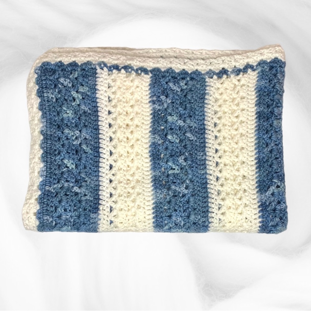 Vintage blue & cream handmade knit blanket